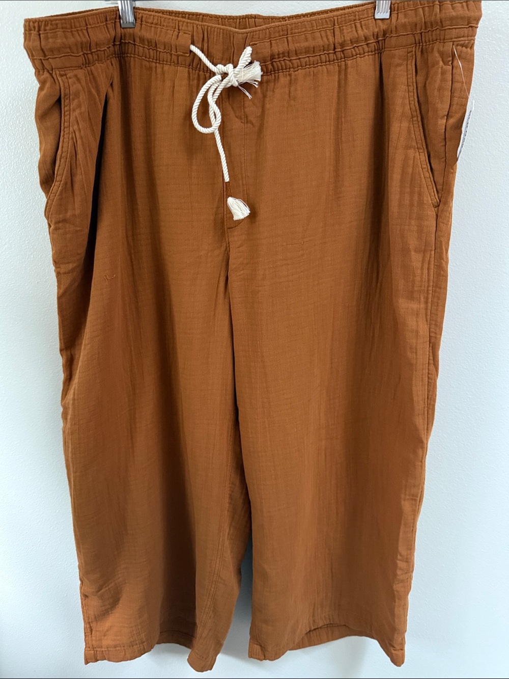 Old Navy Wide-Leg Crop Pants in Rust Orange